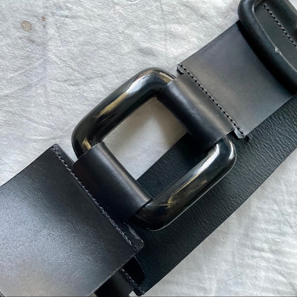 Nicole Miller Wide Acrylic Linked Waist Belt